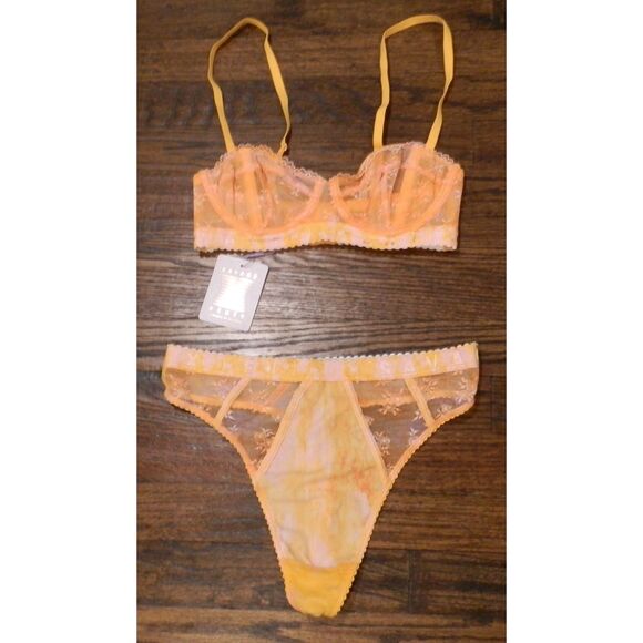 Savage X Fenty Lace Bra Panties Set Women's Size 32B Medium NWT - Picture 1 of 3